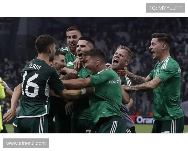 全球足球联赛竞争激烈 聚焦各大联赛球队表现与战术发展