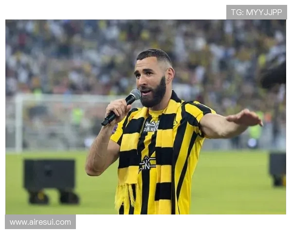 卡里姆·本泽马：从天赋少年到足坛巨星的传奇历程与辉煌成就